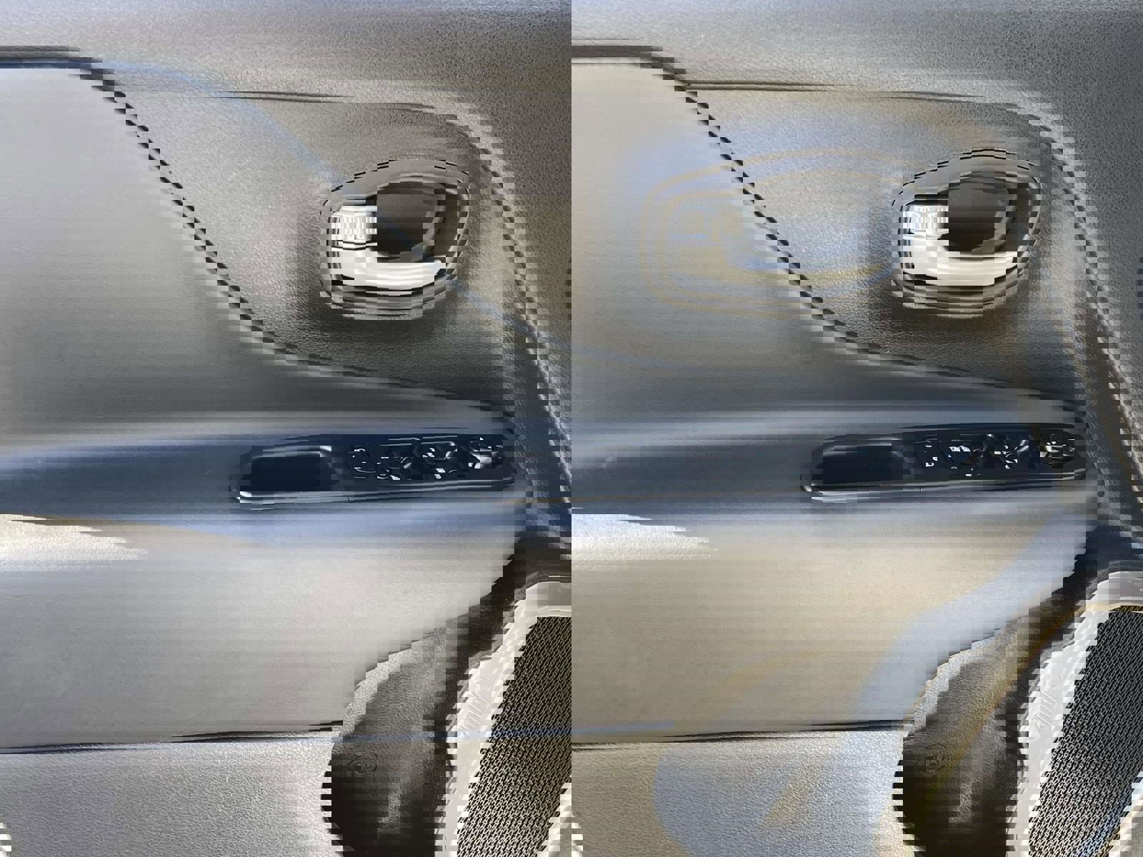 Used 2022 Jeep Renegade Limited w/ Sun, Sound & Wheels Group image 21