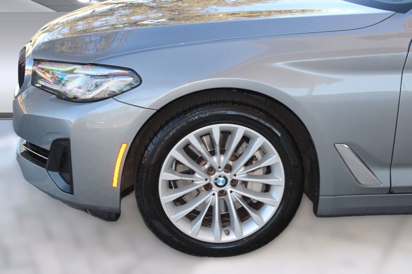 Used 2023 BMW 530i w/ Premium Package image 21