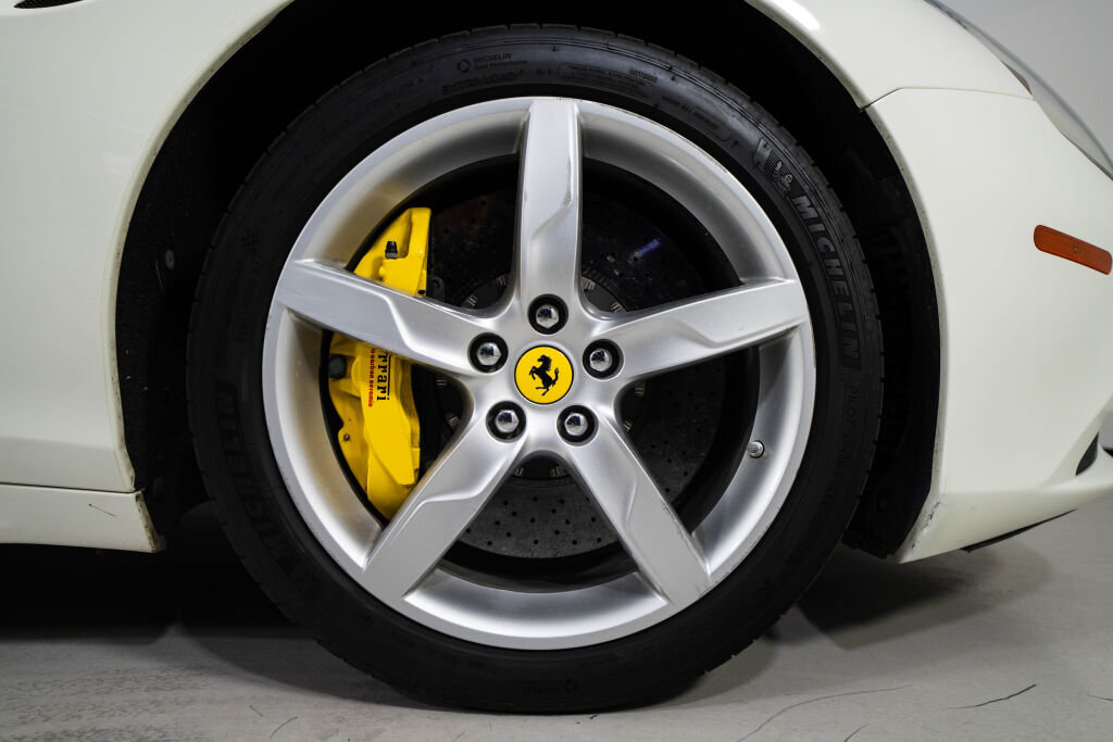 Used 2017 Ferrari California T RWD image 31