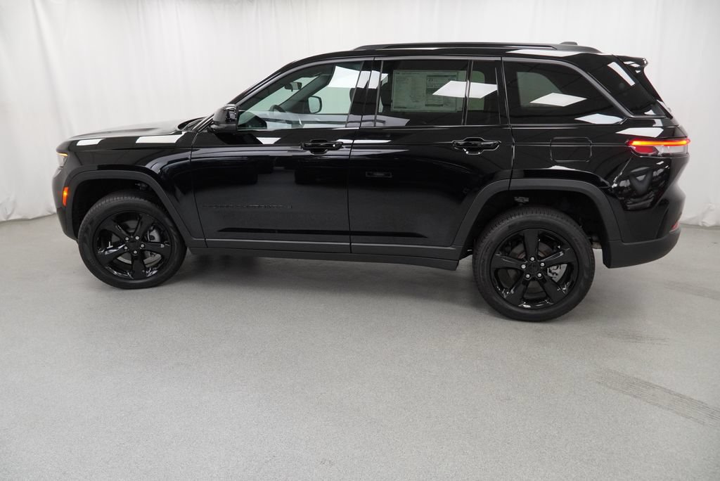 New 2026 Jeep Grand Cherokee Limited w/ Limited Altitude Package AWD/4WD image 18