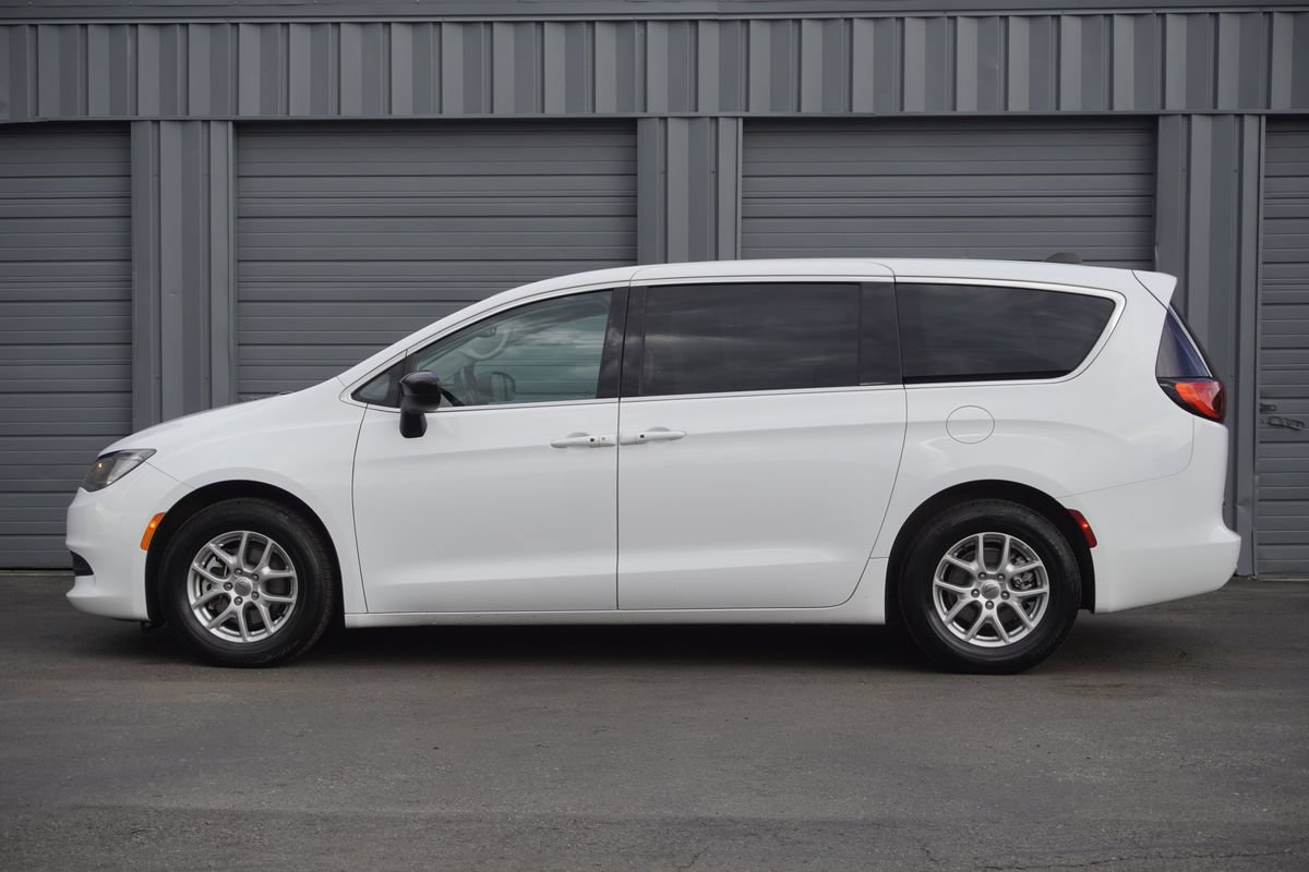 Used 2024 Chrysler Voyager LX FWD image 2