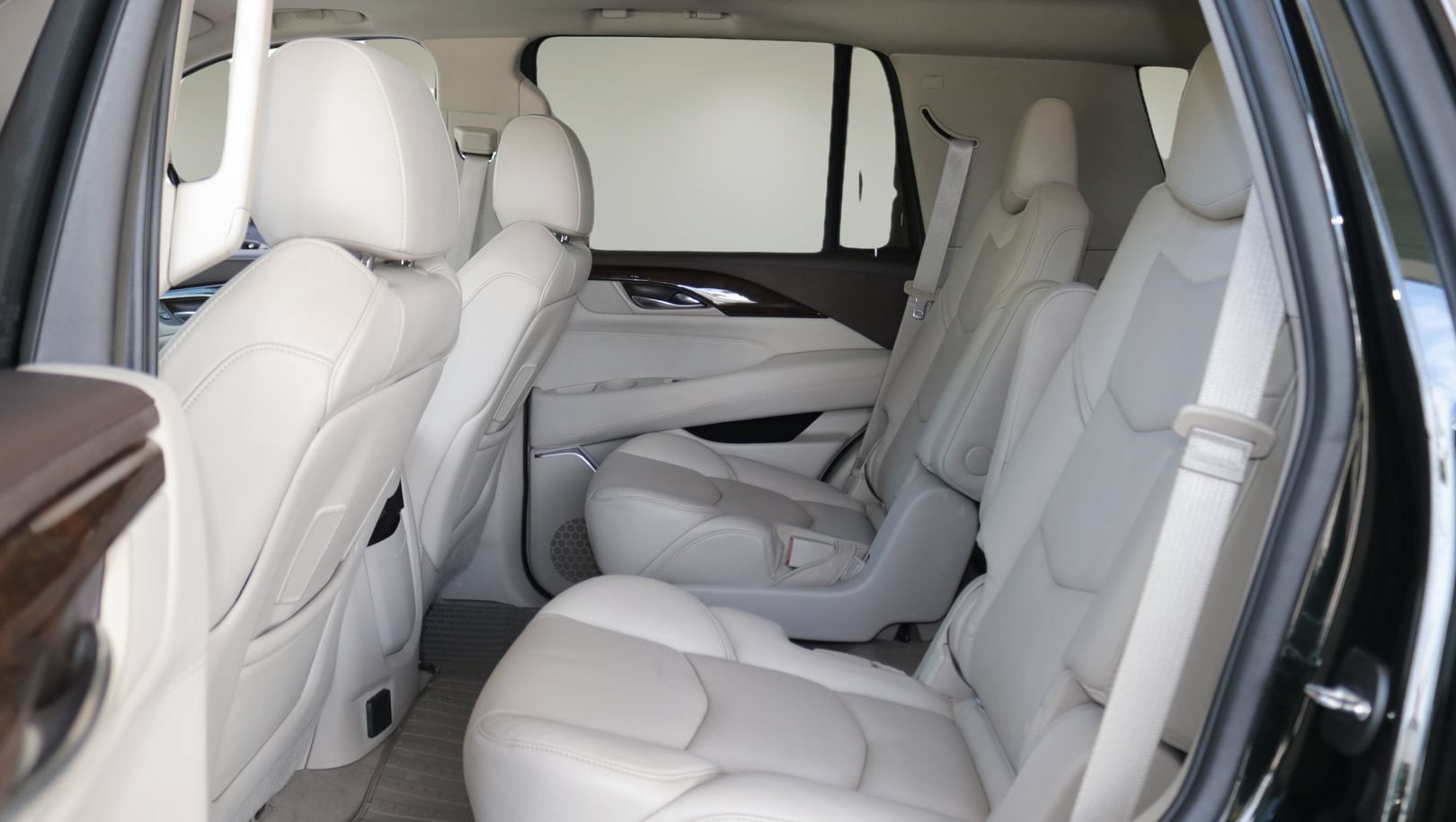 Used 2016 Cadillac Escalade Luxury AWD/4WD image 13