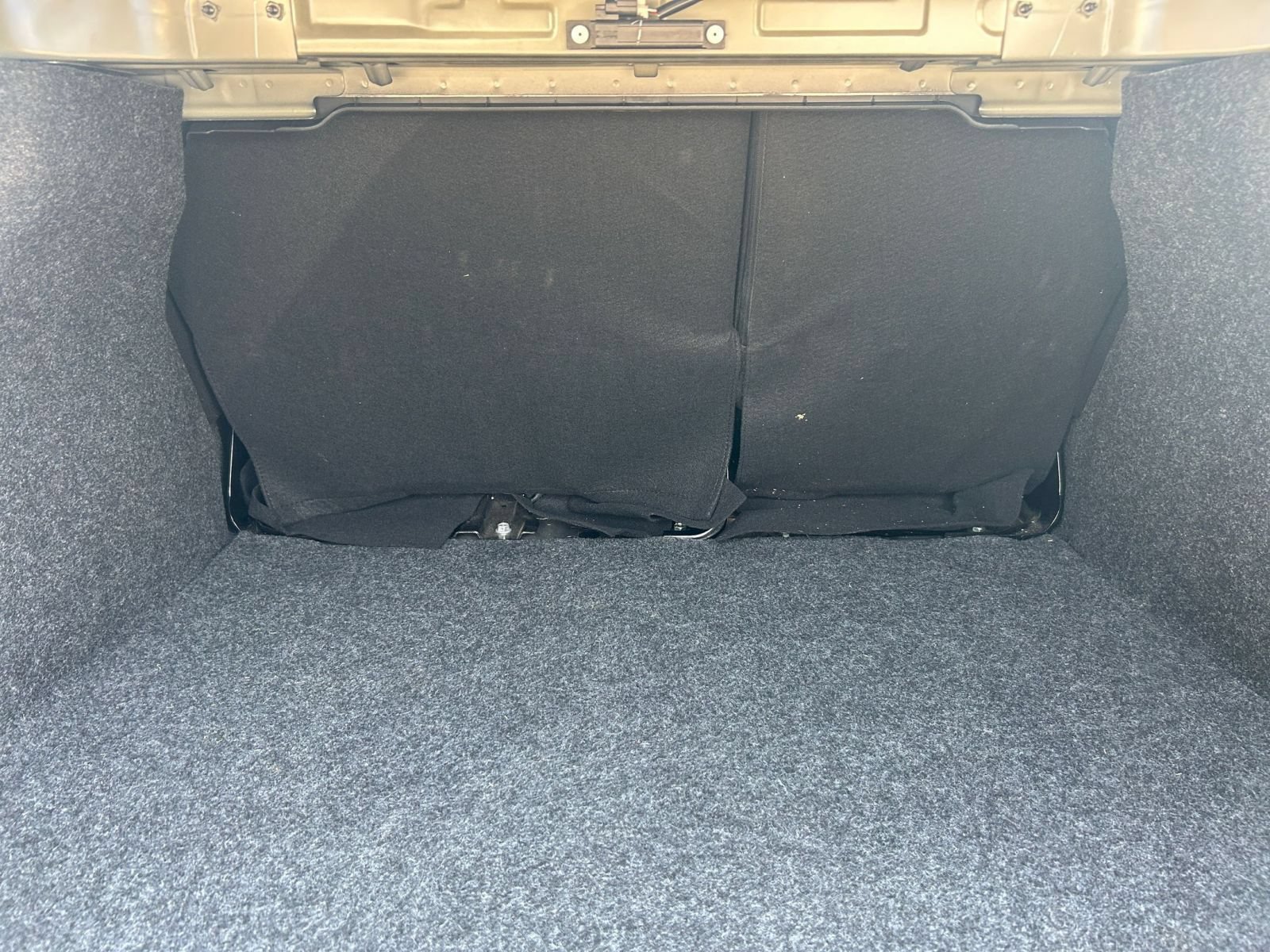 Used 2025 Nissan Versa SV FWD image 25