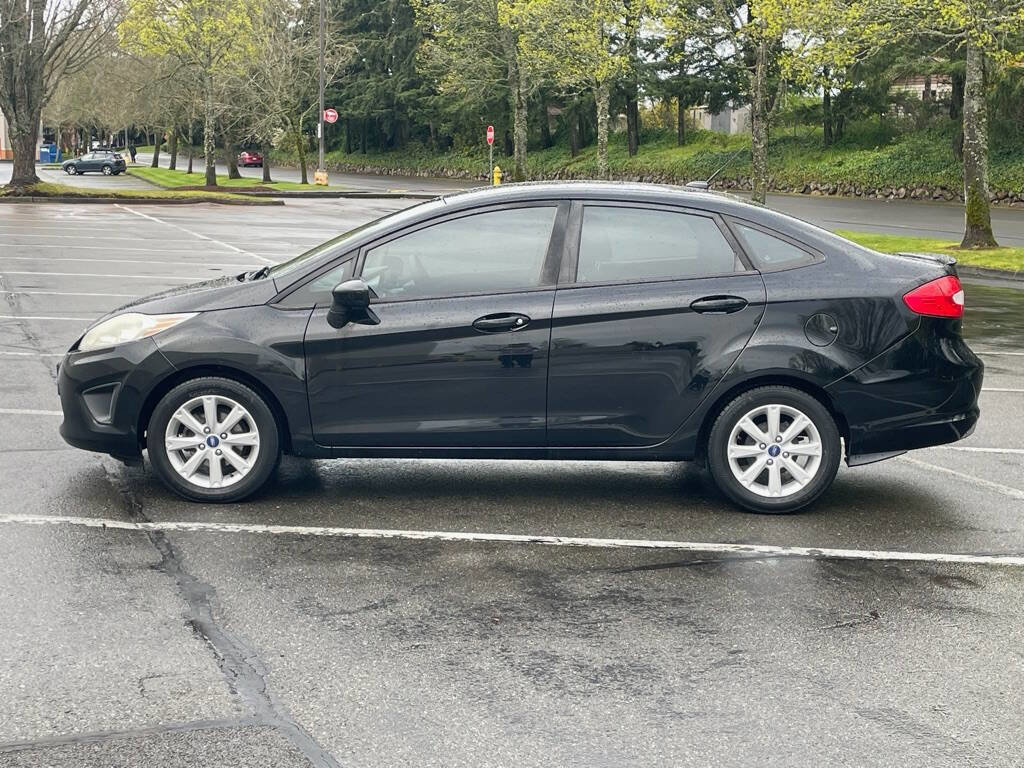 Used 2012 Ford Fiesta SE image 2