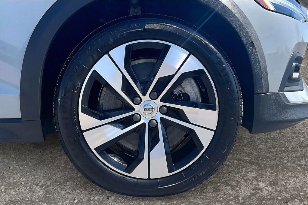 Used 2024 Volvo V60 B5 Cross Country Plus image 9