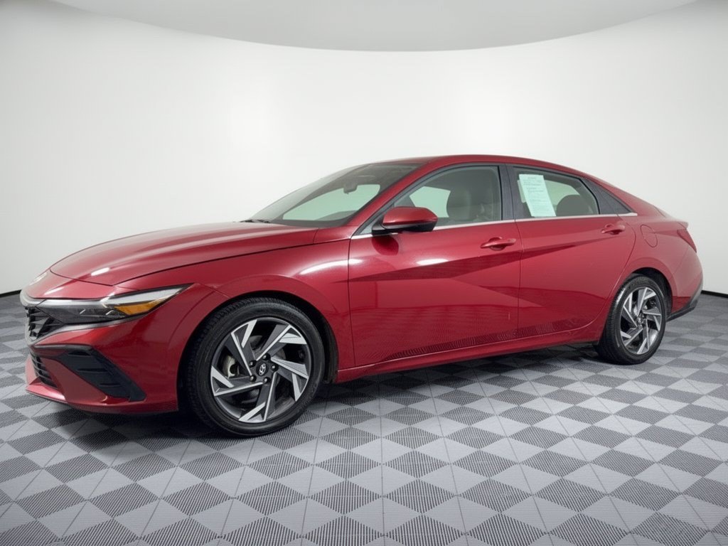Used 2025 Hyundai Elantra SEL FWD image 2