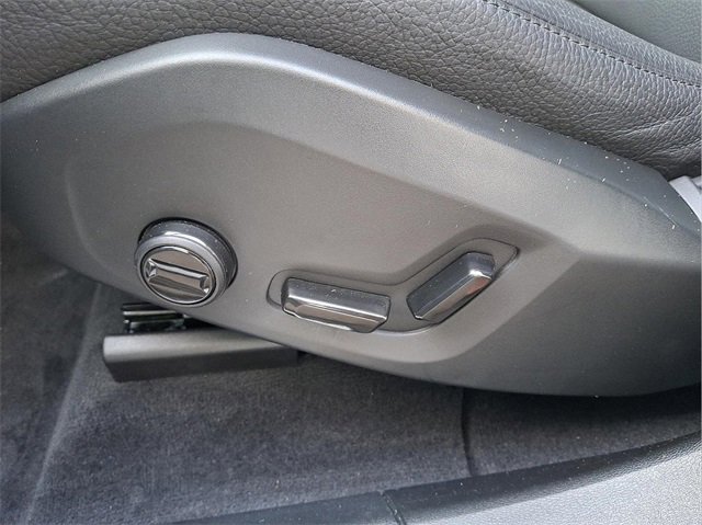 Certified 2025 Volvo XC60 B5 Plus image 10