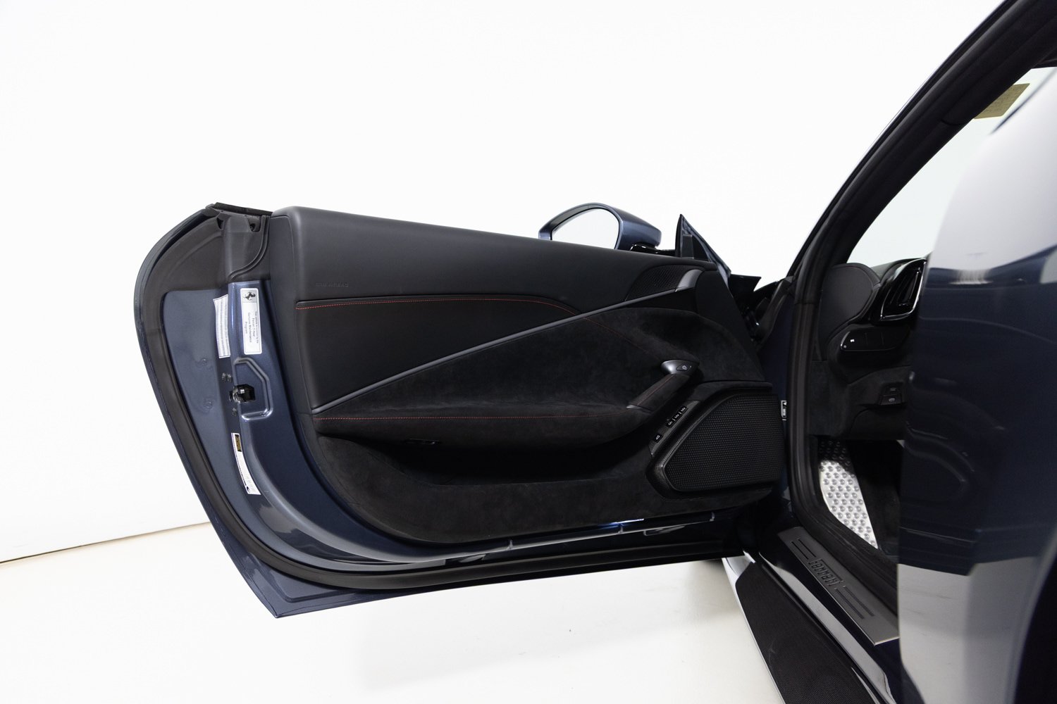 Used 2021 Ferrari Roma RWD image 17
