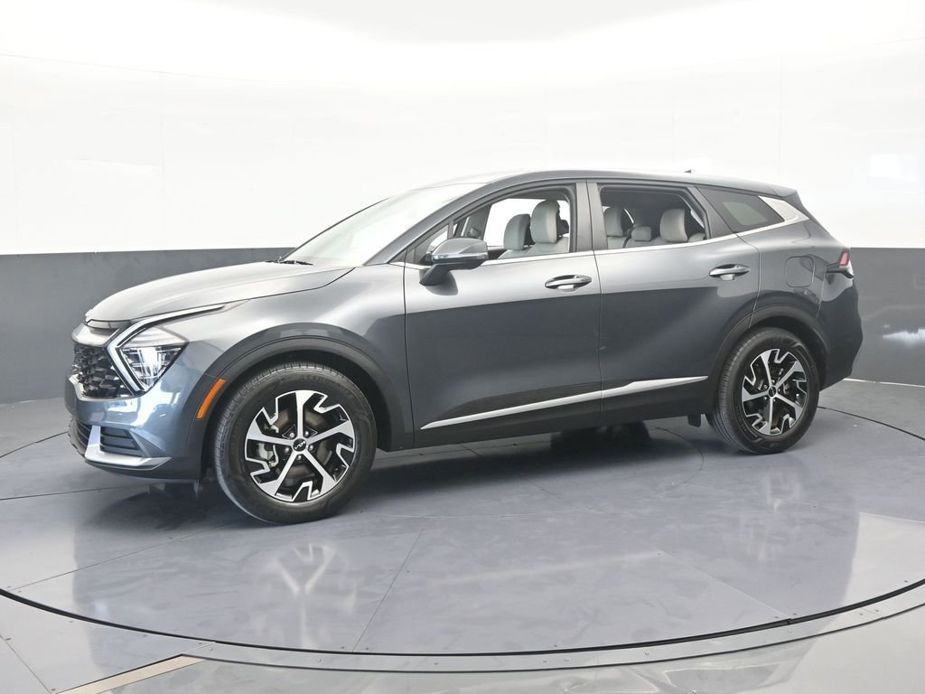Used 2024 Kia Sportage EX image 2
