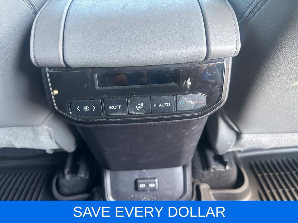 Used 2024 Toyota Highlander XLE FWD image 20