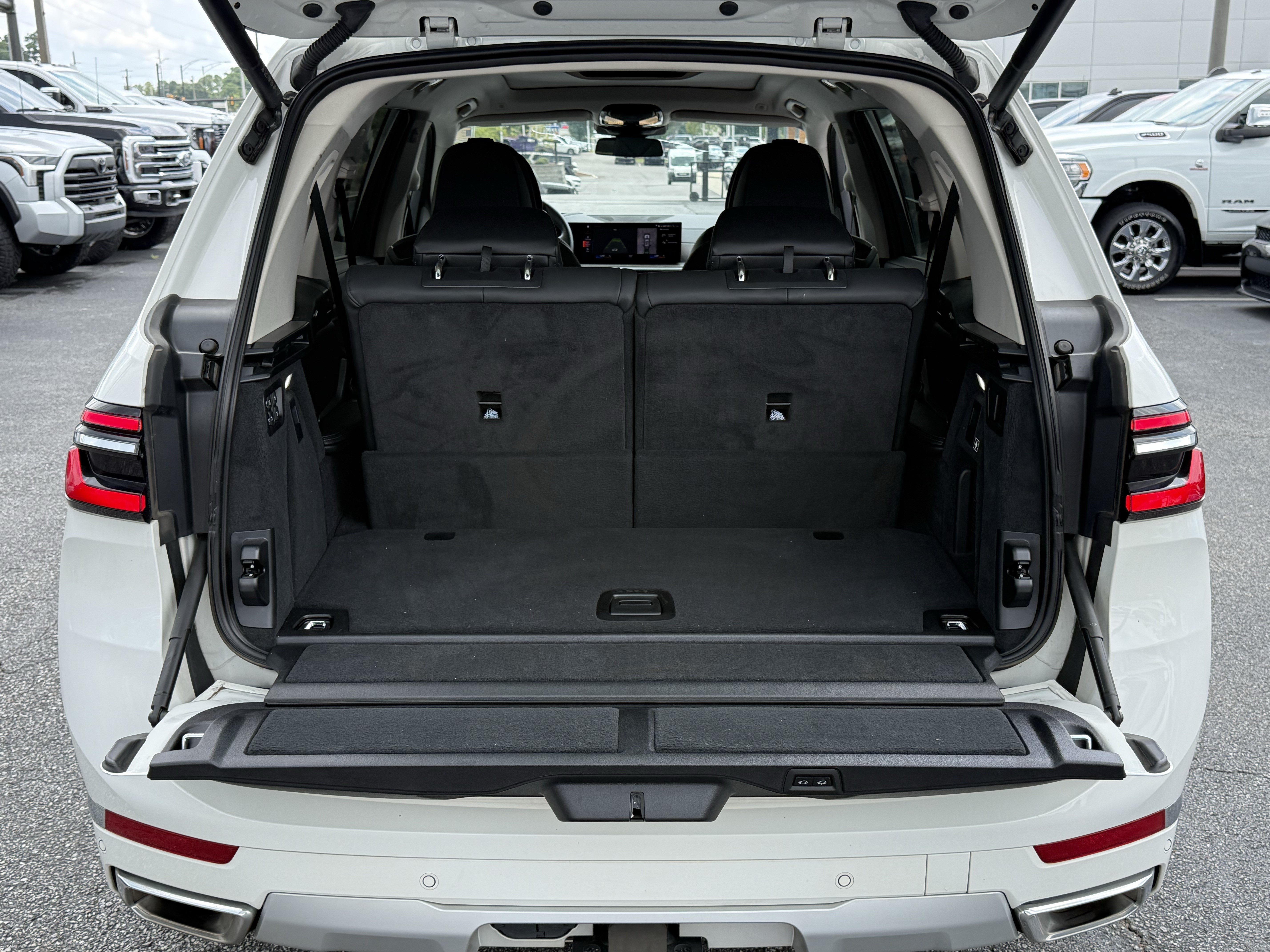 Used 2023 BMW X7 xDrive40i w/ Premium Package AWD/4WD image 37