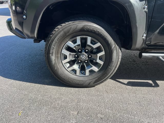 Used 2020 Toyota Tacoma TRD Off-Road w/ Technology Package AWD/4WD image 30