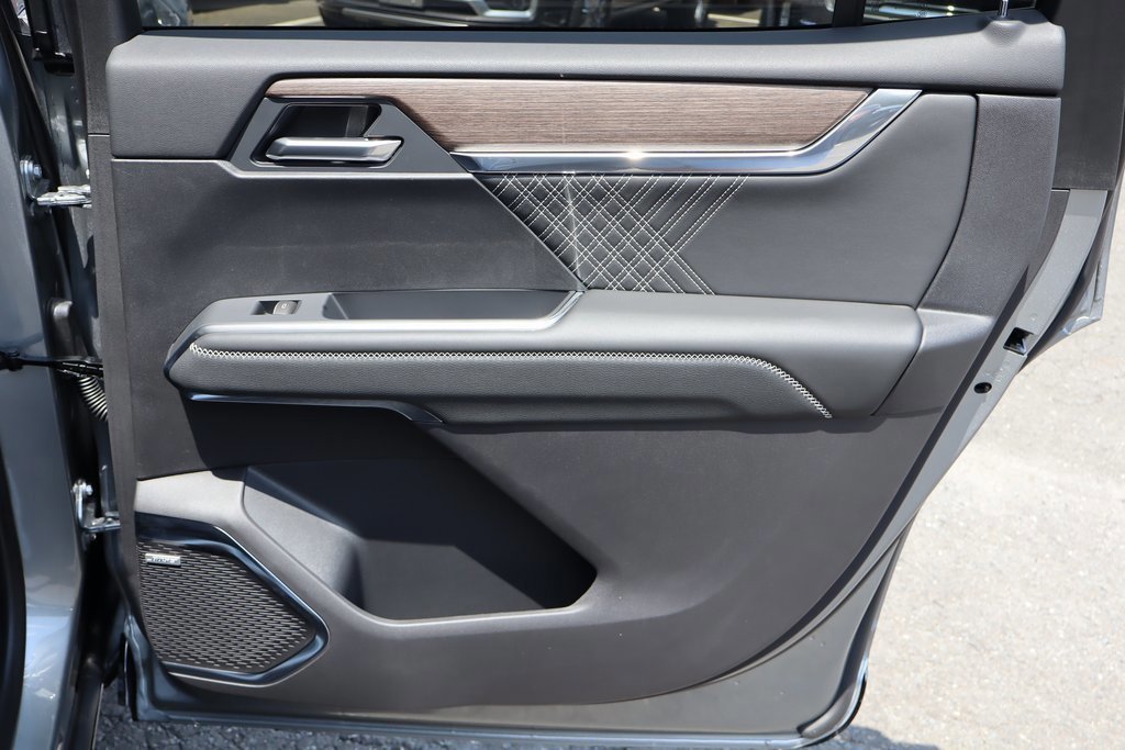 New 2025 GMC Acadia Denali w/ LPO, Floor Liner Package image 22