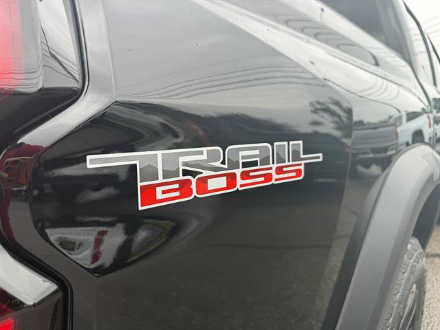 Used 2024 Chevrolet Colorado Trail Boss w/ Advanced Trailering Package AWD/4WD image 19