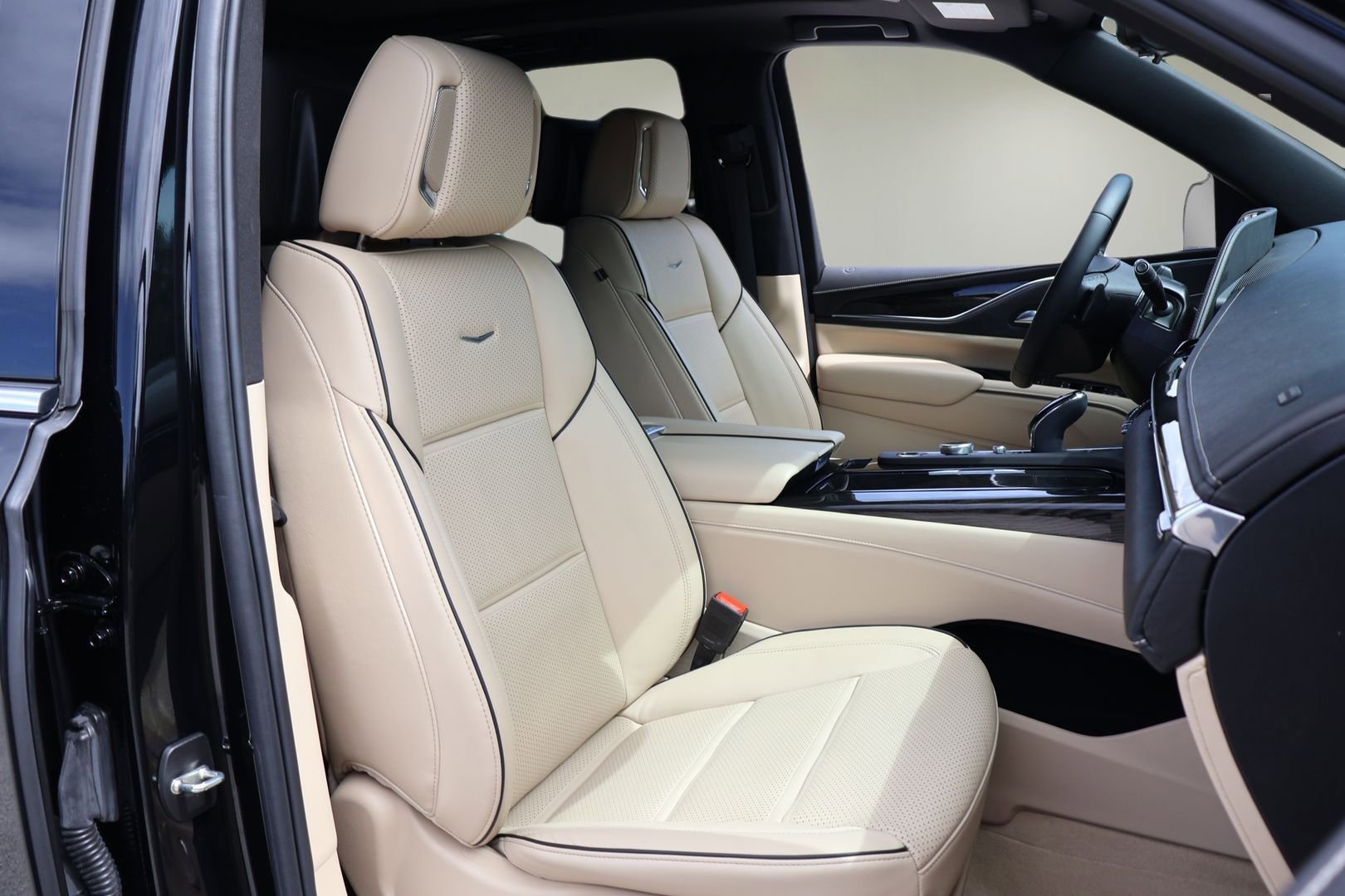 Certified 2023 Cadillac Escalade Premium Luxury AWD/4WD image 21