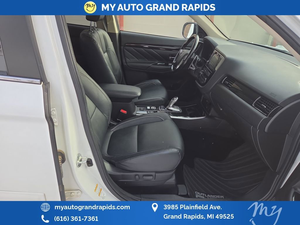 Used 2018 Mitsubishi Outlander SEL image 23