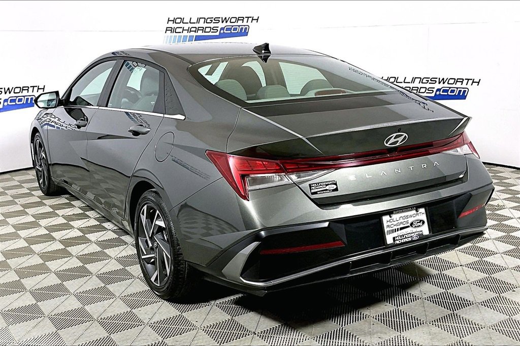 Used 2025 Hyundai Elantra SEL image 8