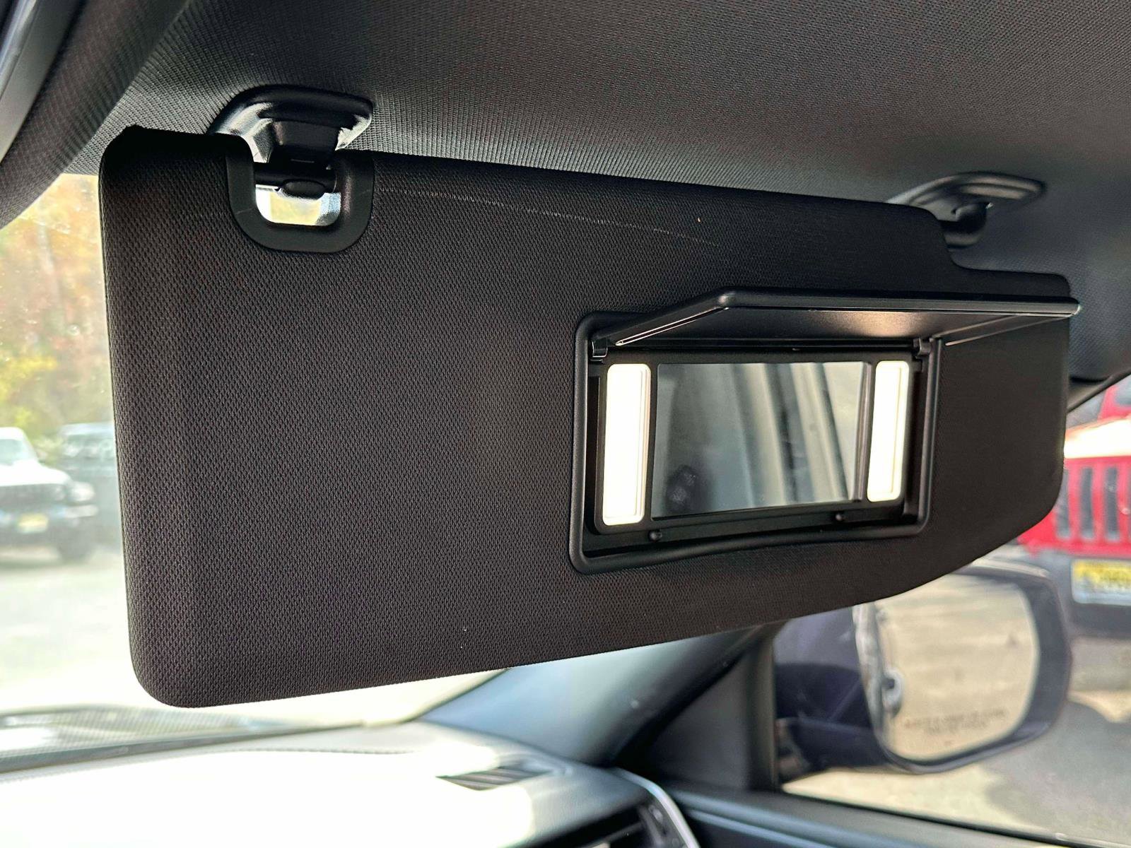 Used 2023 Jeep Grand Cherokee L Laredo image 30