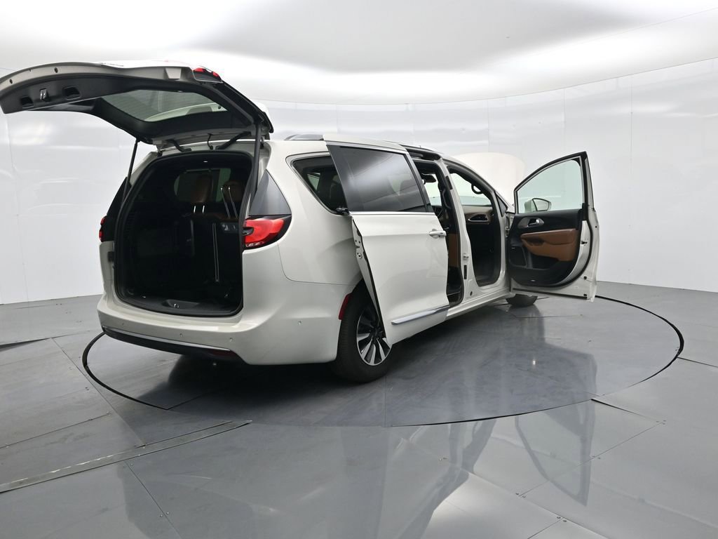Used 2021 Chrysler Pacifica Limited w/ Premium & Safety Sphere Group image 38
