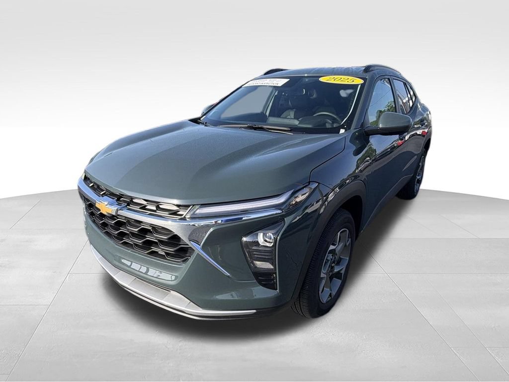 Used 2025 Chevrolet Trax LT w/ Driver Confidence Package FWD image 11