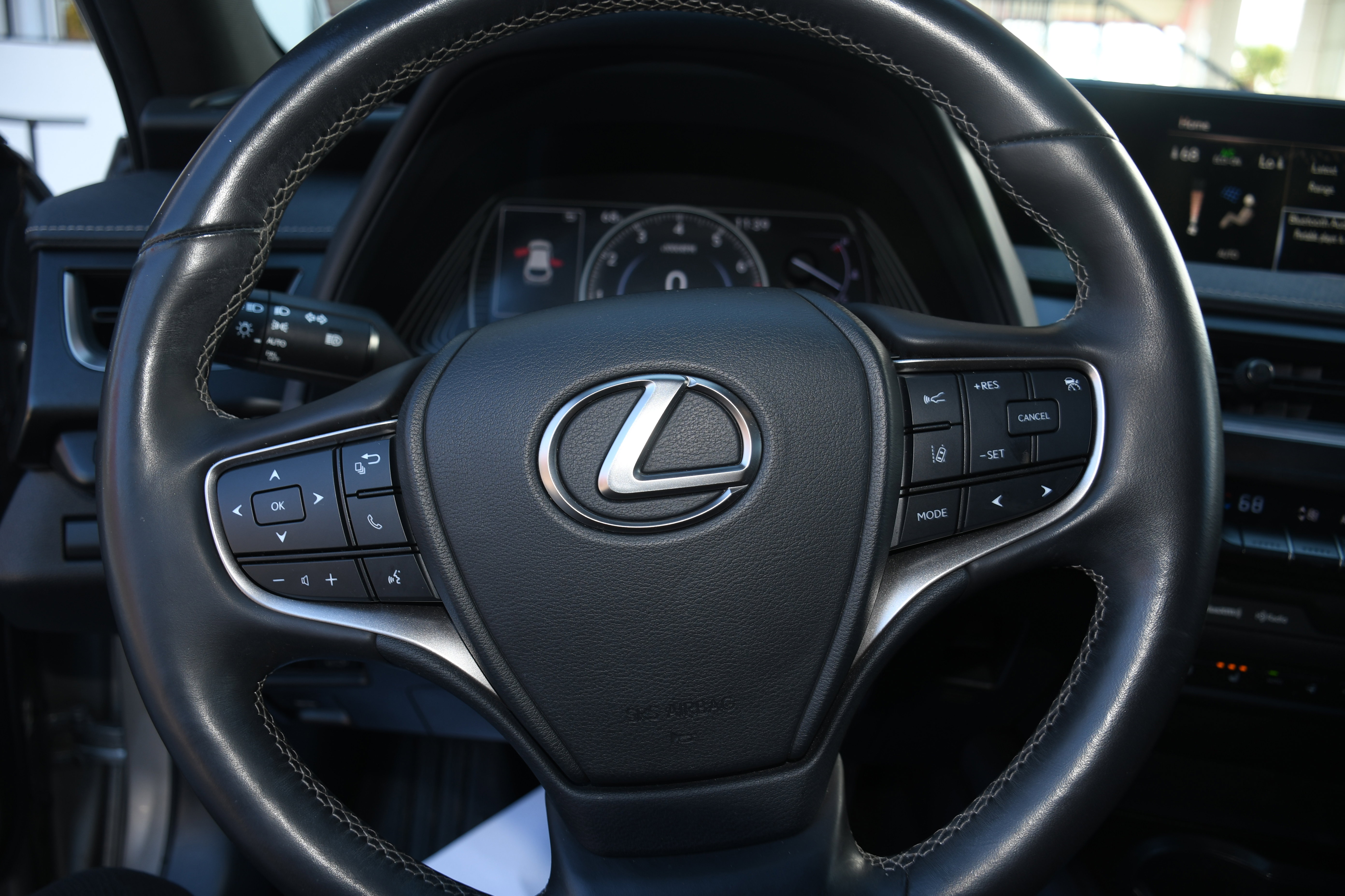 Used 2019 Lexus UX 200 F Sport w/ Premium Package image 13