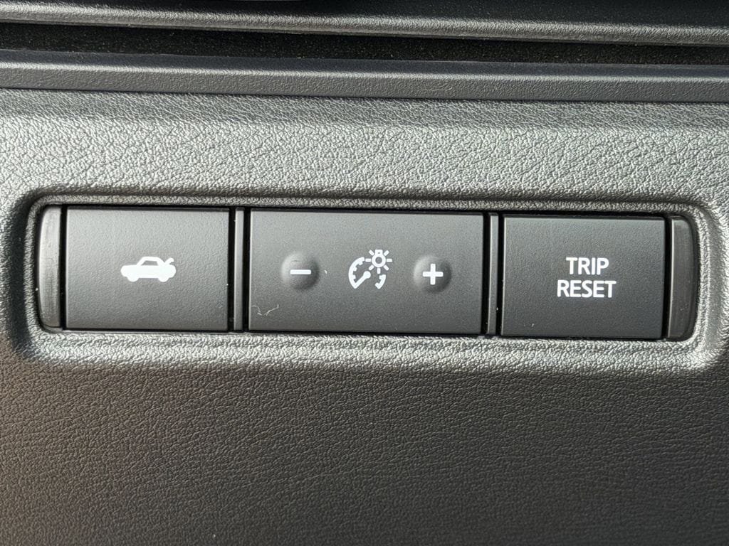 Used 2025 Nissan Altima 2.5 SV FWD image 24