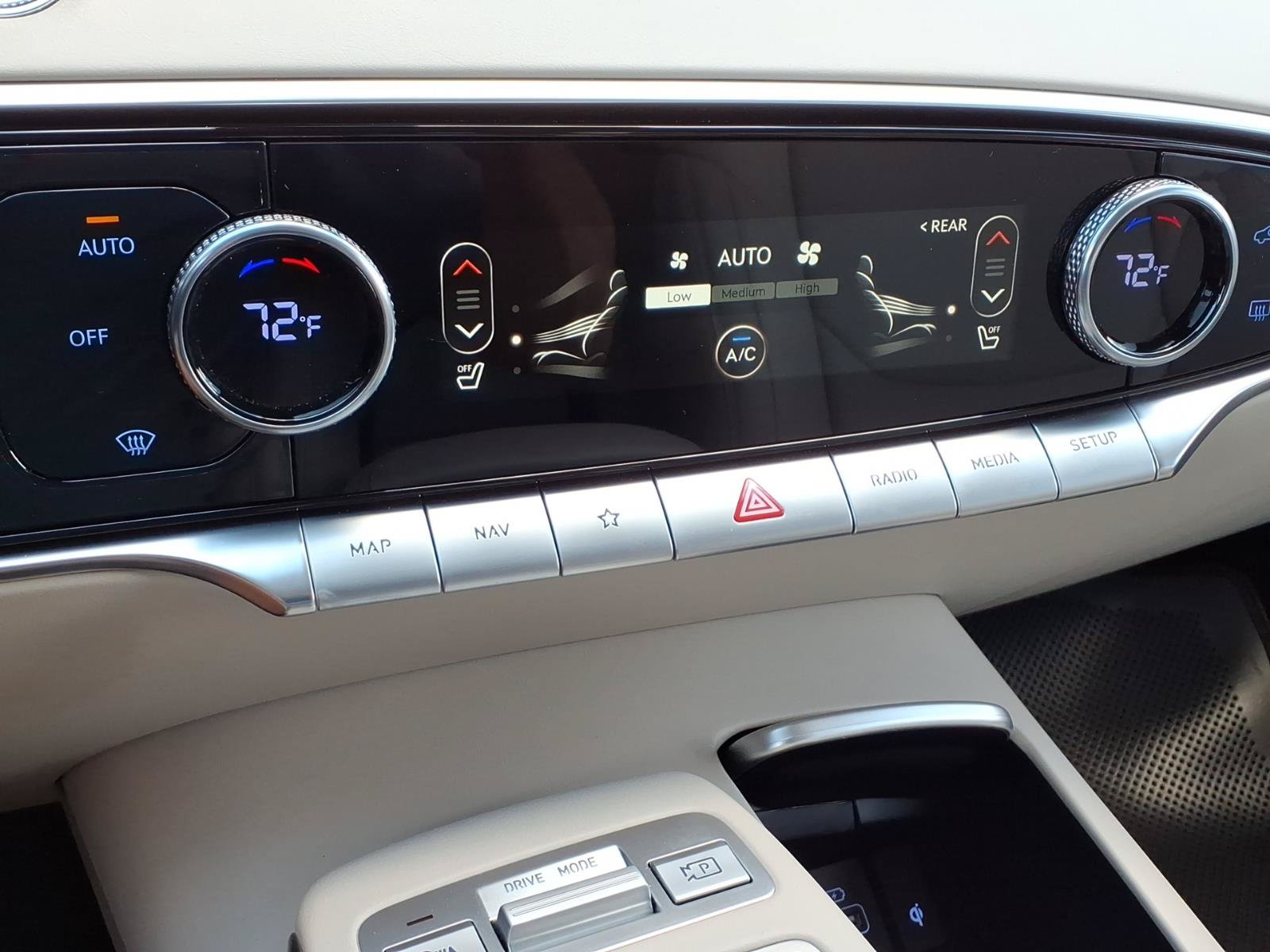 Used 2024 Genesis GV70 2.5T AWD/4WD image 25