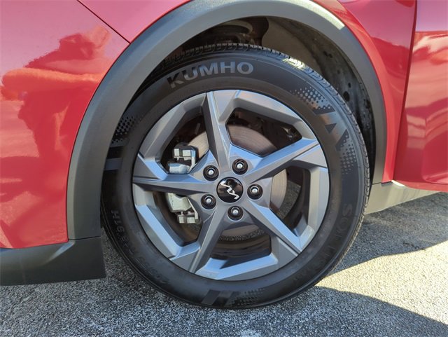 Used 2025 Kia K4 LXS image 41