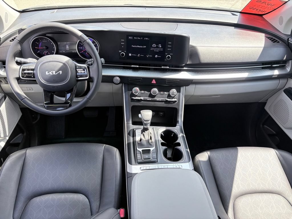 Used 2024 Kia Carnival LX FWD image 10