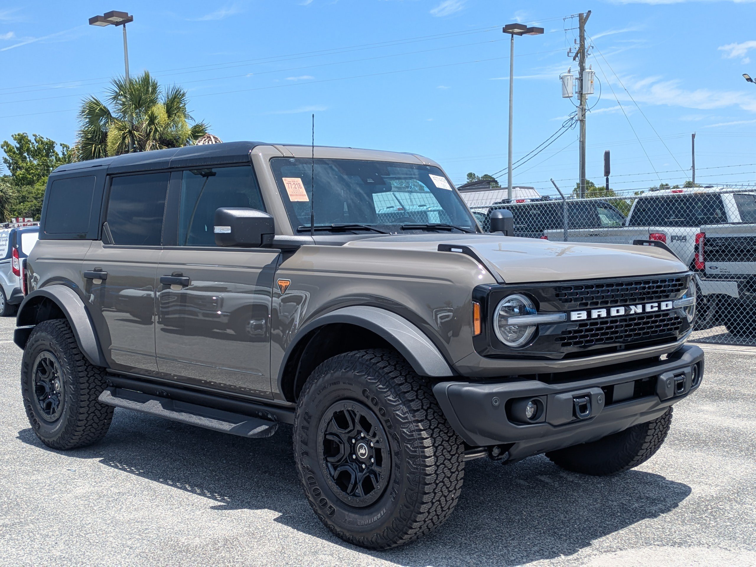 Used 2025 Ford Bronco Badlands AWD/4WD image 2