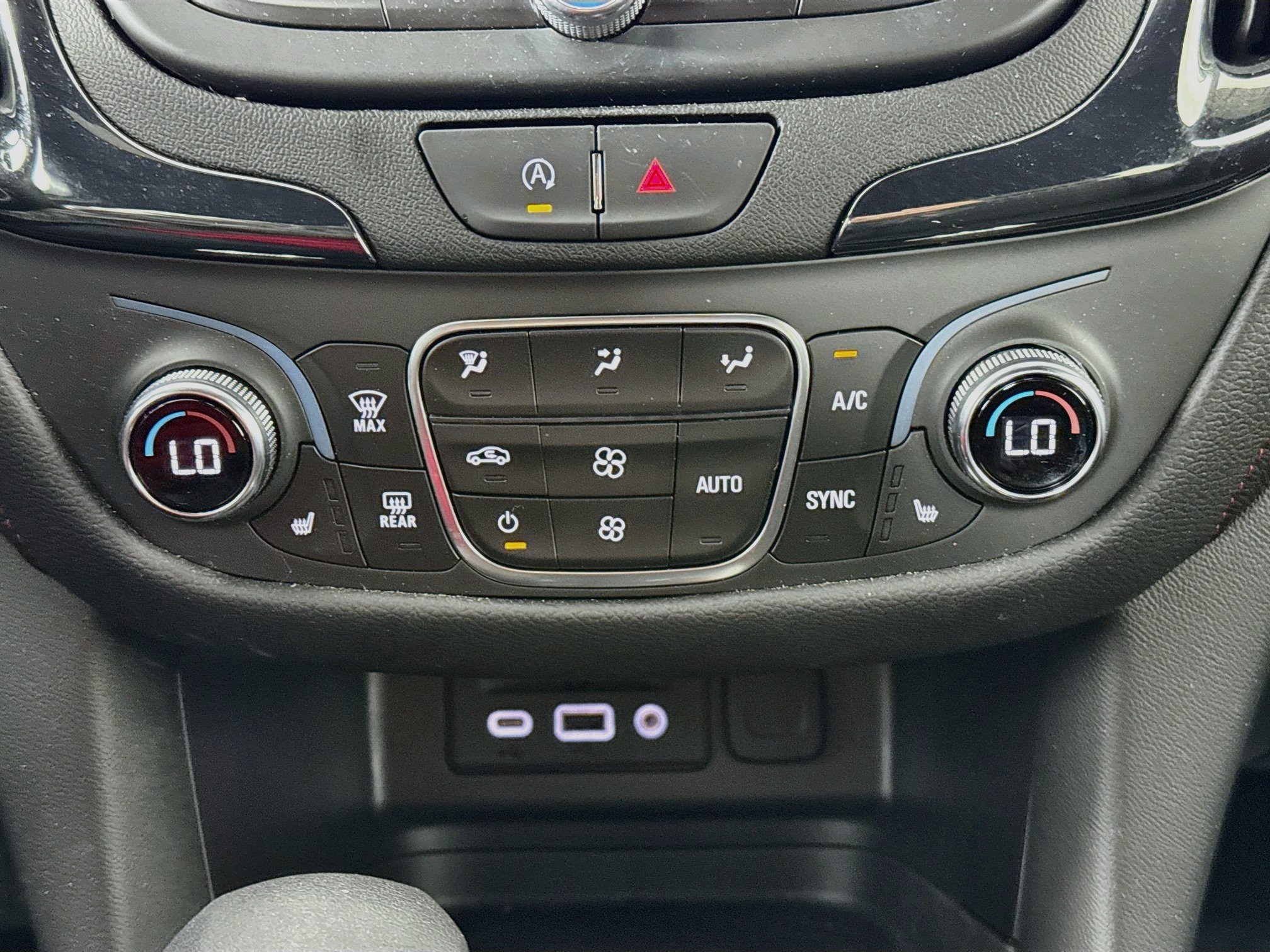 Used 2024 Chevrolet Equinox RS AWD/4WD image 16