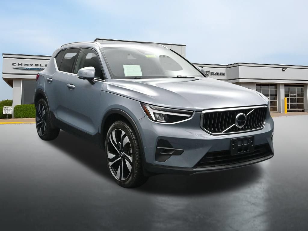 Used 2023 Volvo XC40 B5 Plus w/ Climate Package AWD/4WD image 7