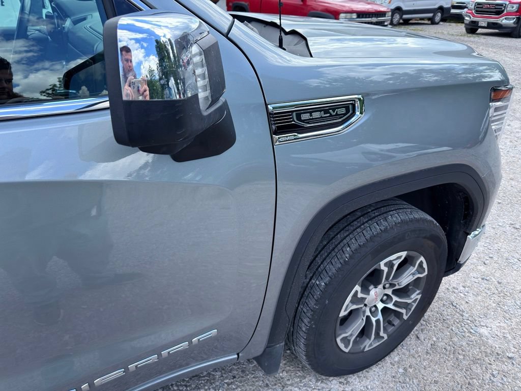 Used 2025 GMC Sierra 1500 SLT AWD/4WD image 3