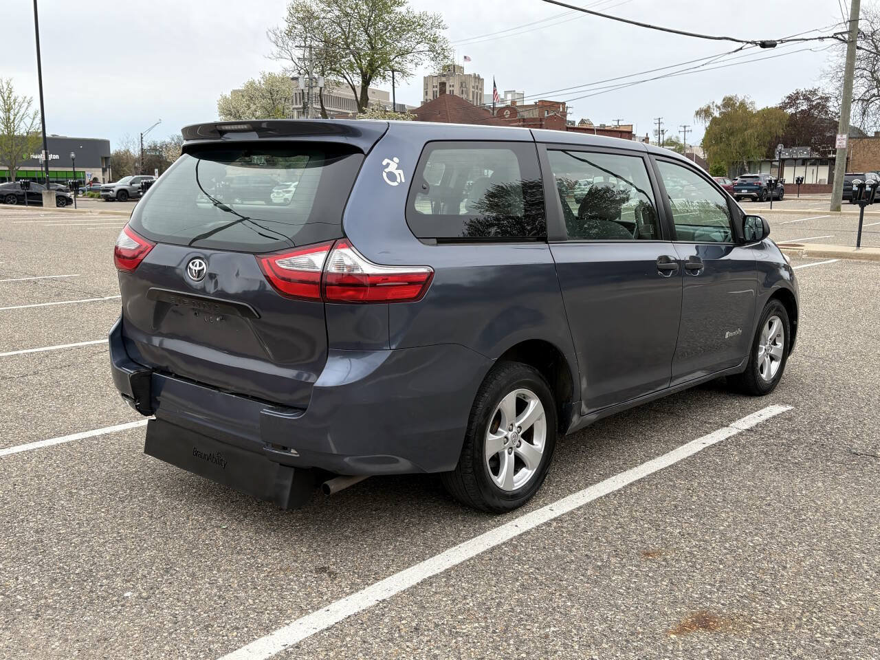 Used 2017 Toyota Sienna L FWD image 13