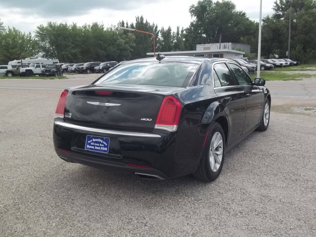 Used 2015 Chrysler 300 Limited RWD image 6