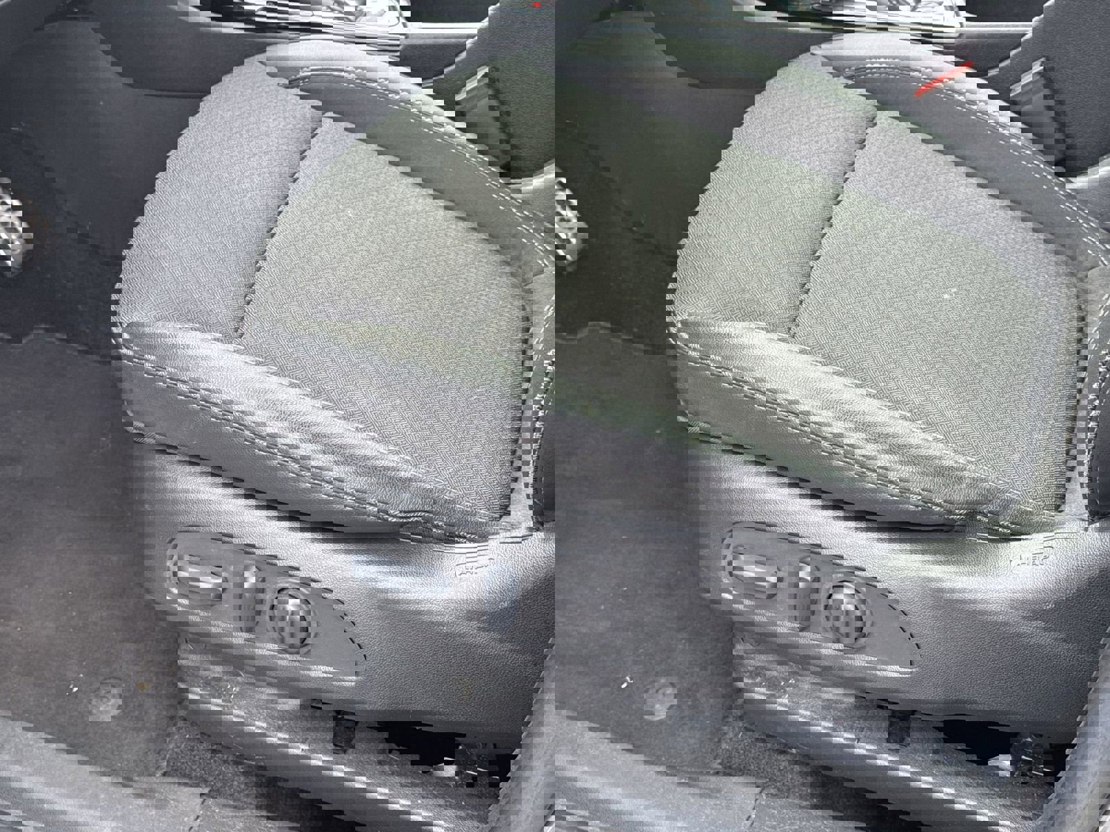 Used 2023 Buick Encore GX Select w/ Sport Touring Package image 17