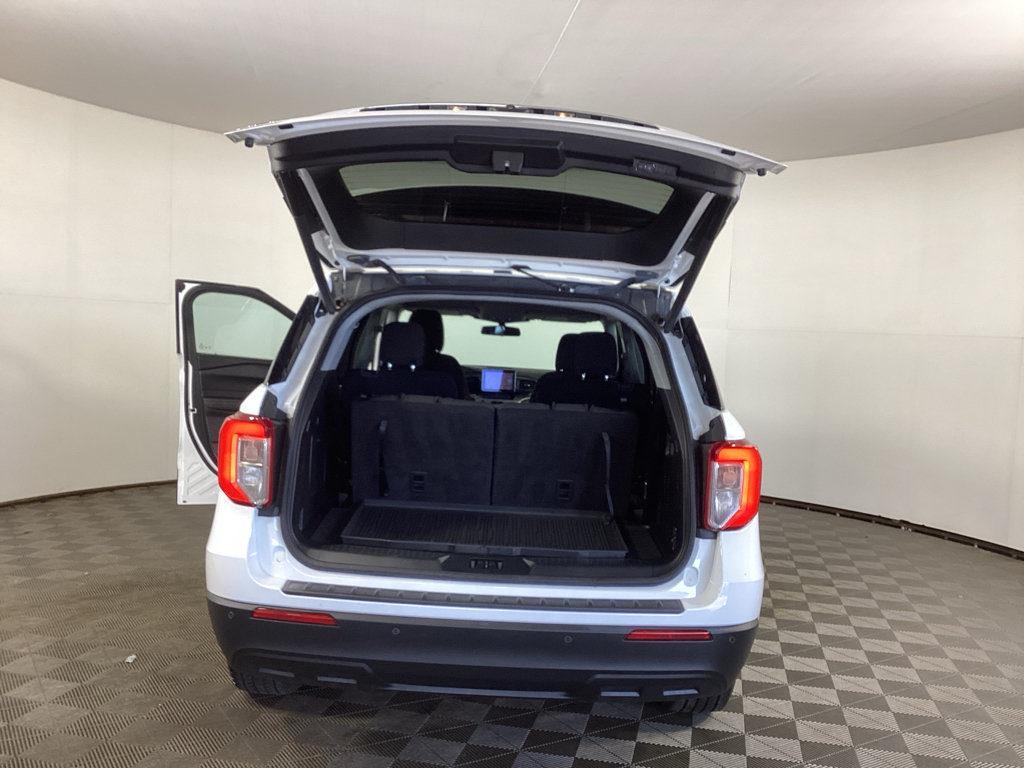 Used 2023 Ford Explorer XLT AWD/4WD image 32