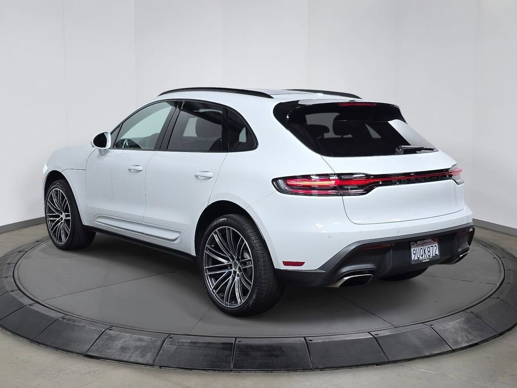 Certified 2025 Porsche Macan image 3