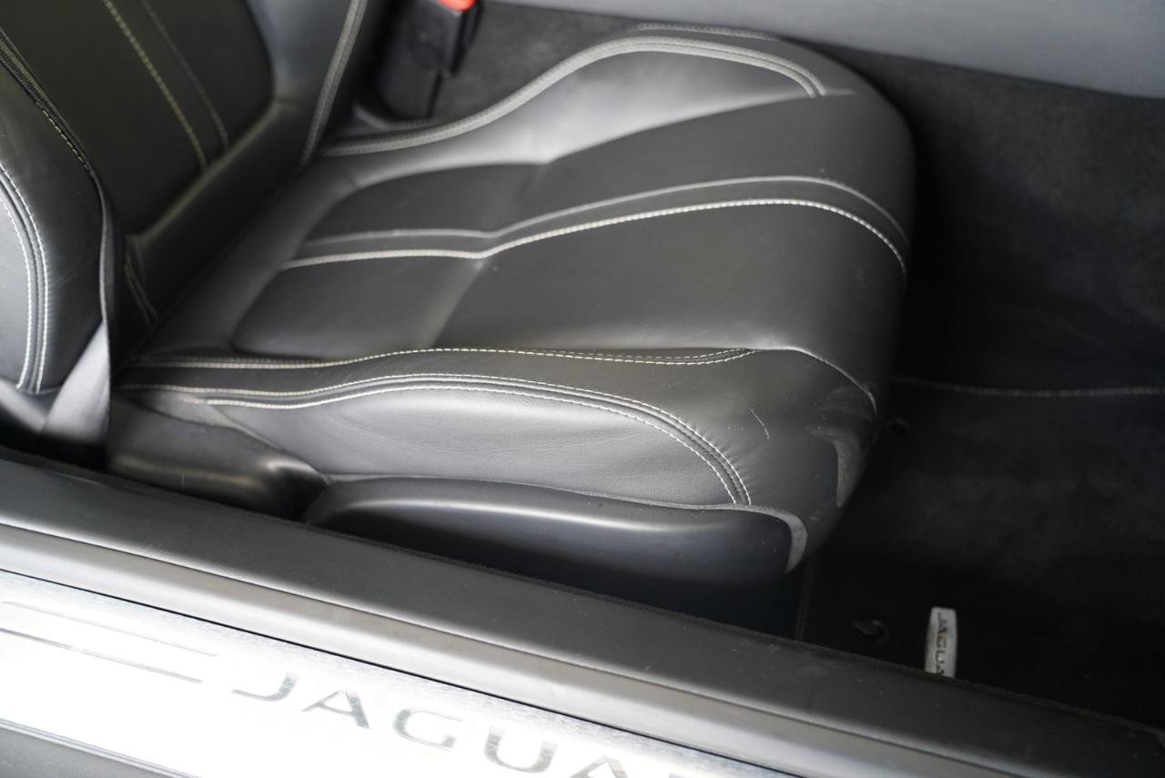 Used 2015 Jaguar F-TYPE R RWD image 29