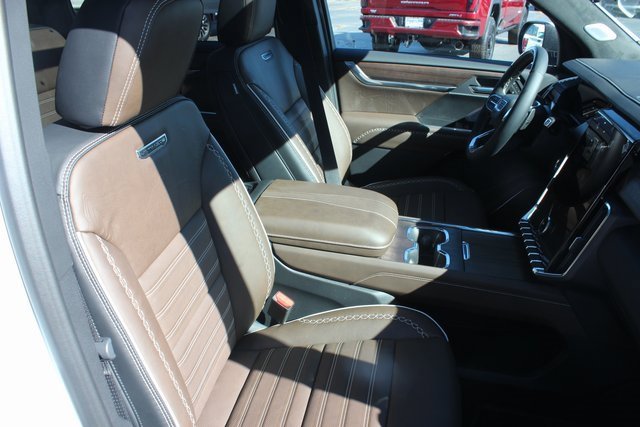 New 2026 GMC Acadia Denali Ultimate w/ LPO, Floor Liner Package image 29