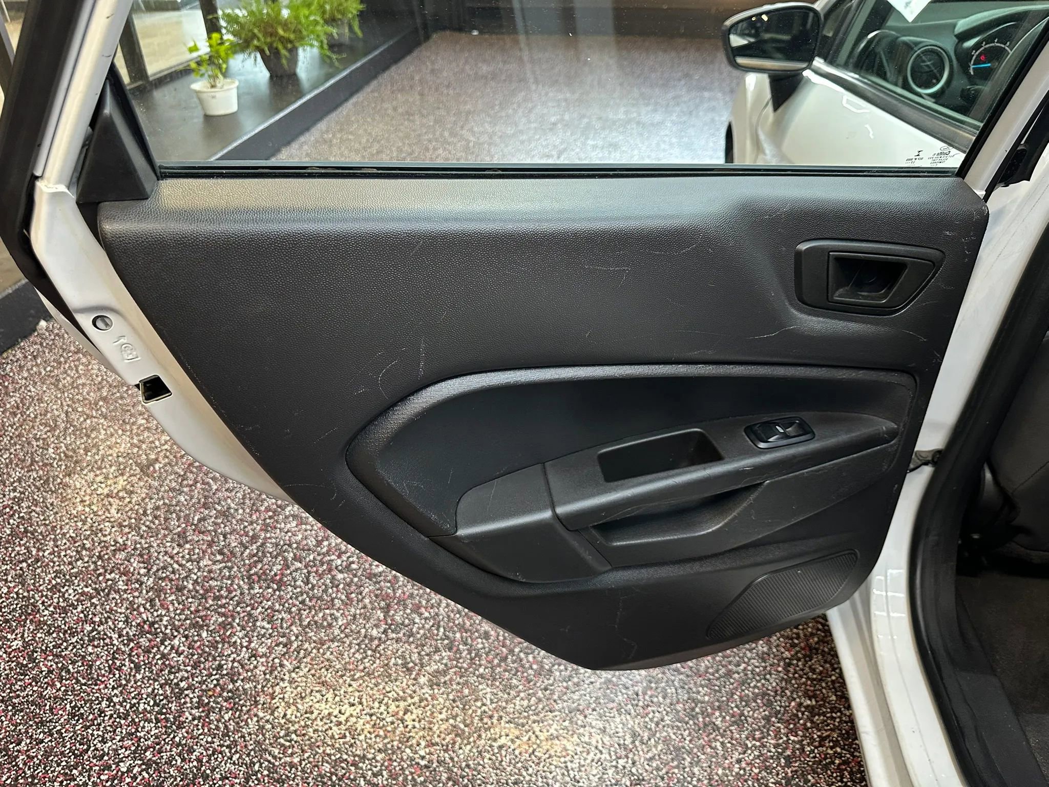 Used 2017 Ford Fiesta SE image 18