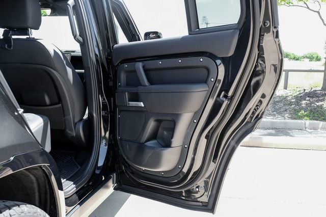 New 2026 Land Rover Defender 110 X-Dynamic SE AWD/4WD image 52
