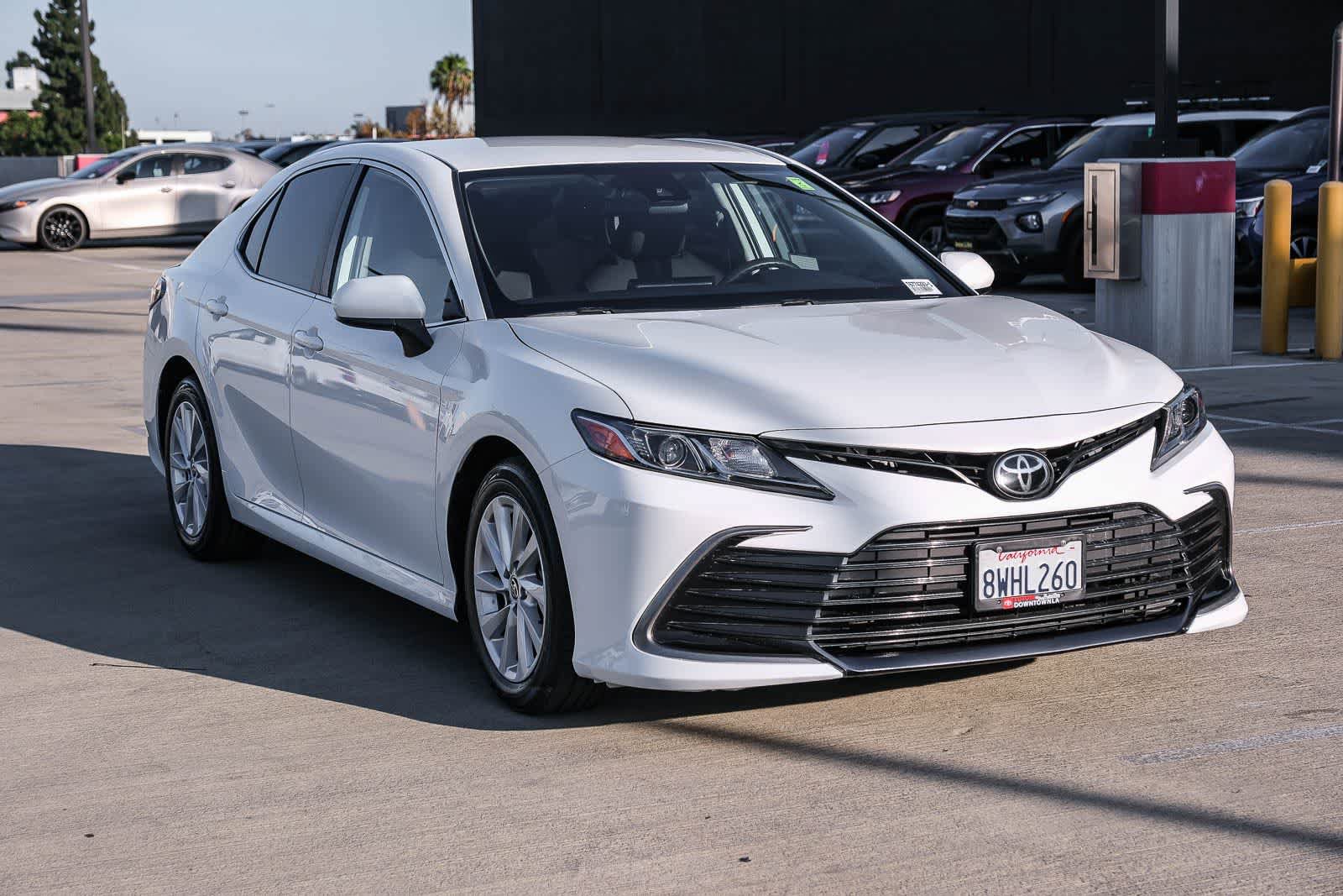 Certified 2021 Toyota Camry LE FWD image 3