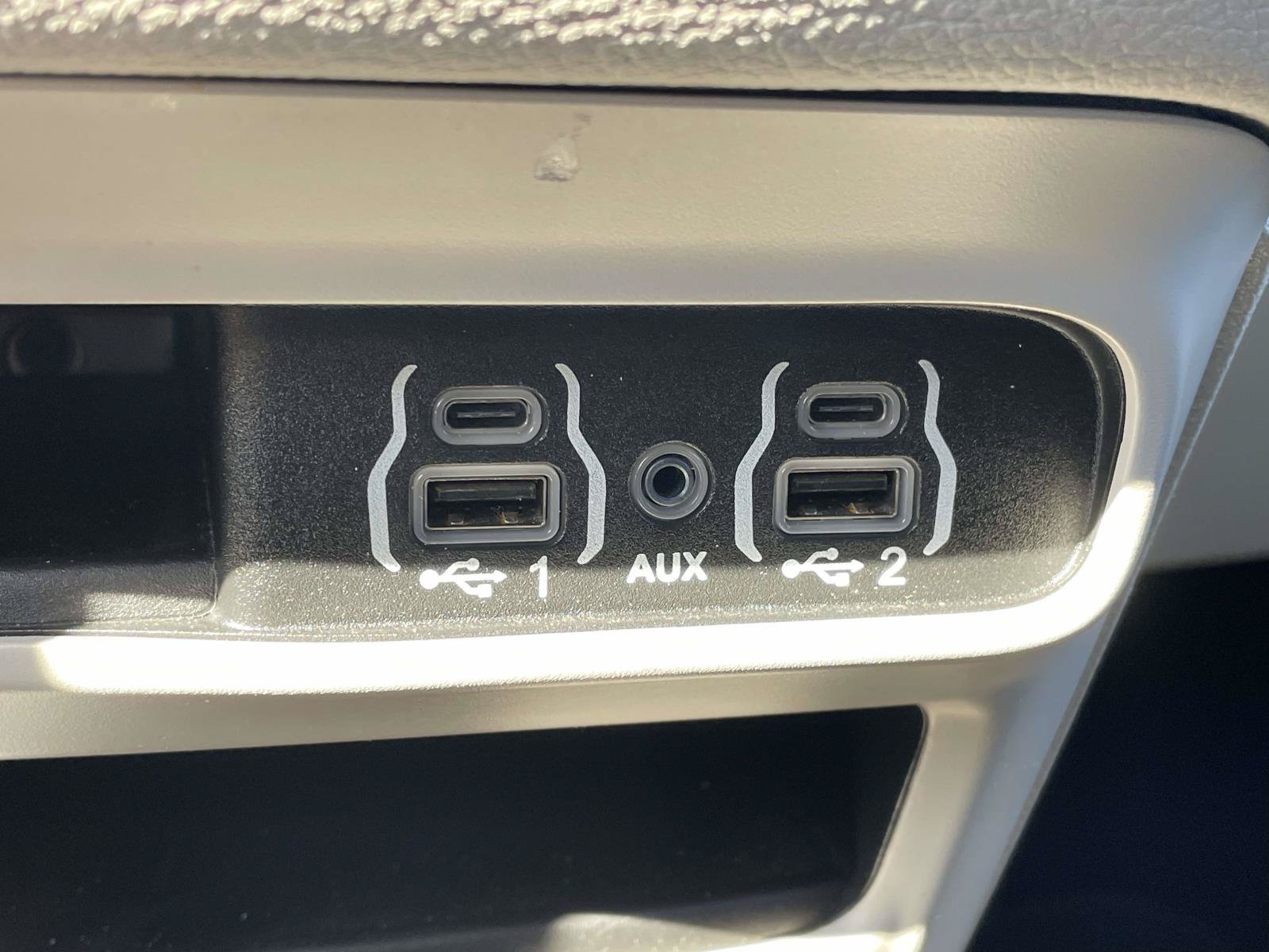 Used 2023 Chrysler Pacifica Touring-L FWD image 30