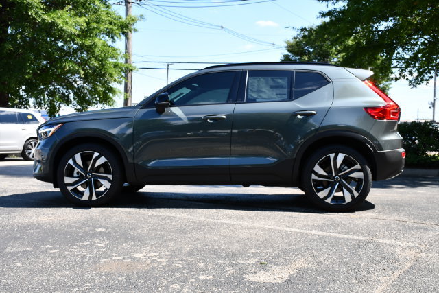 New 2026 Volvo XC40 B5 Plus w/ Climate Package AWD/4WD image 4