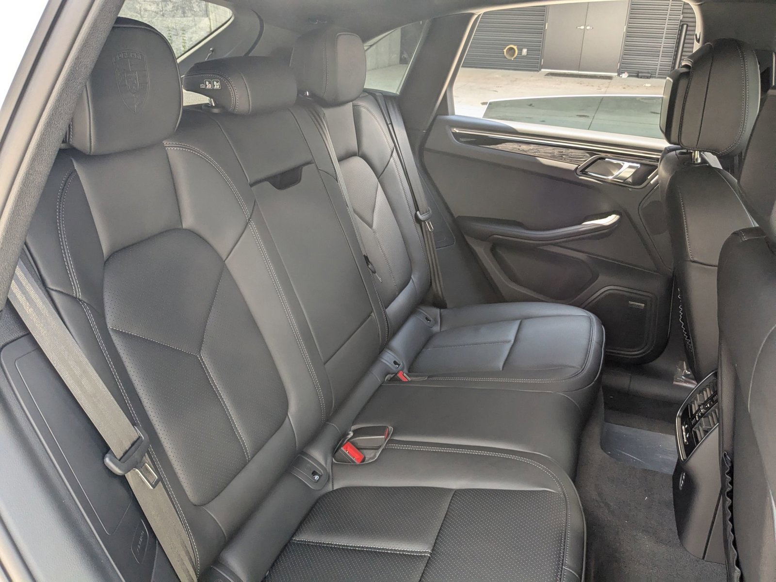 Certified 2025 Porsche Macan Turbo image 25