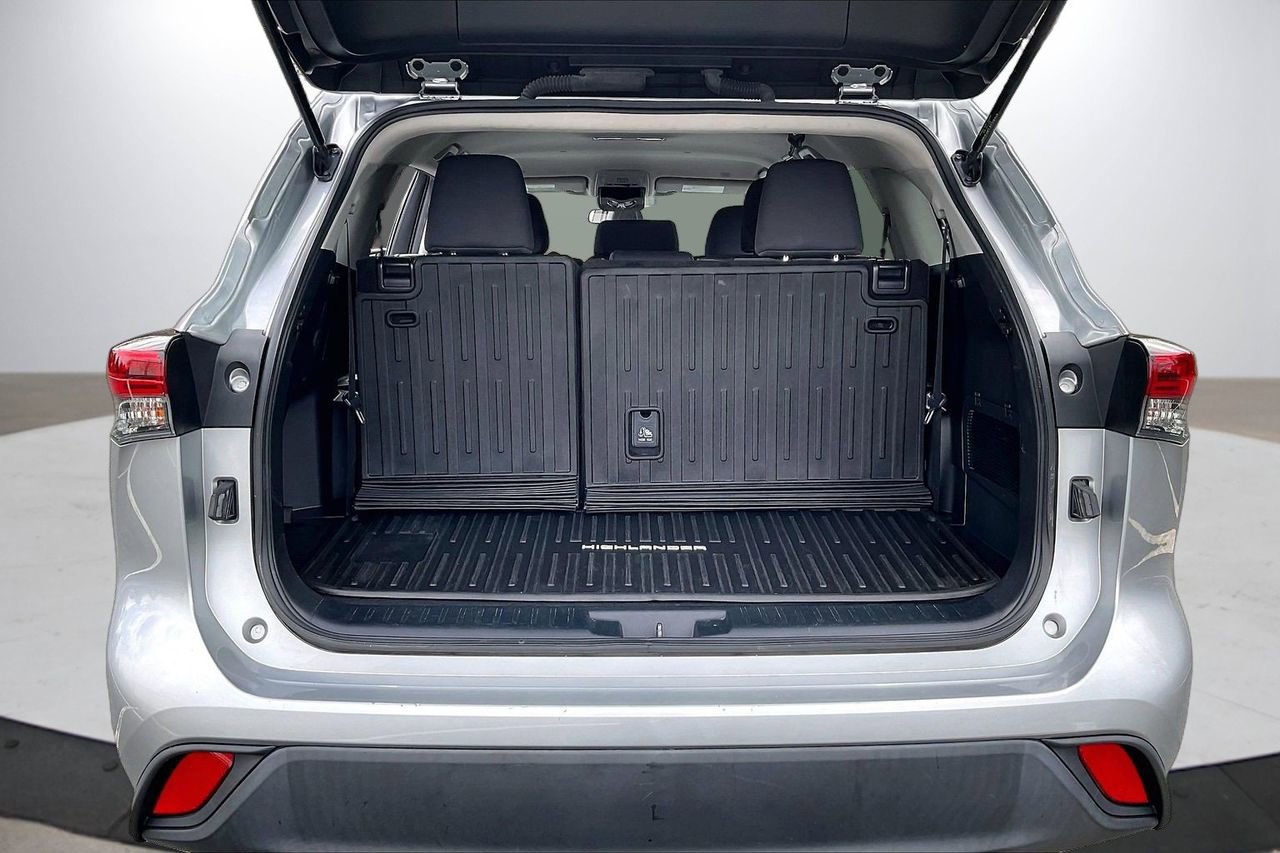 Used 2023 Toyota Highlander L image 25