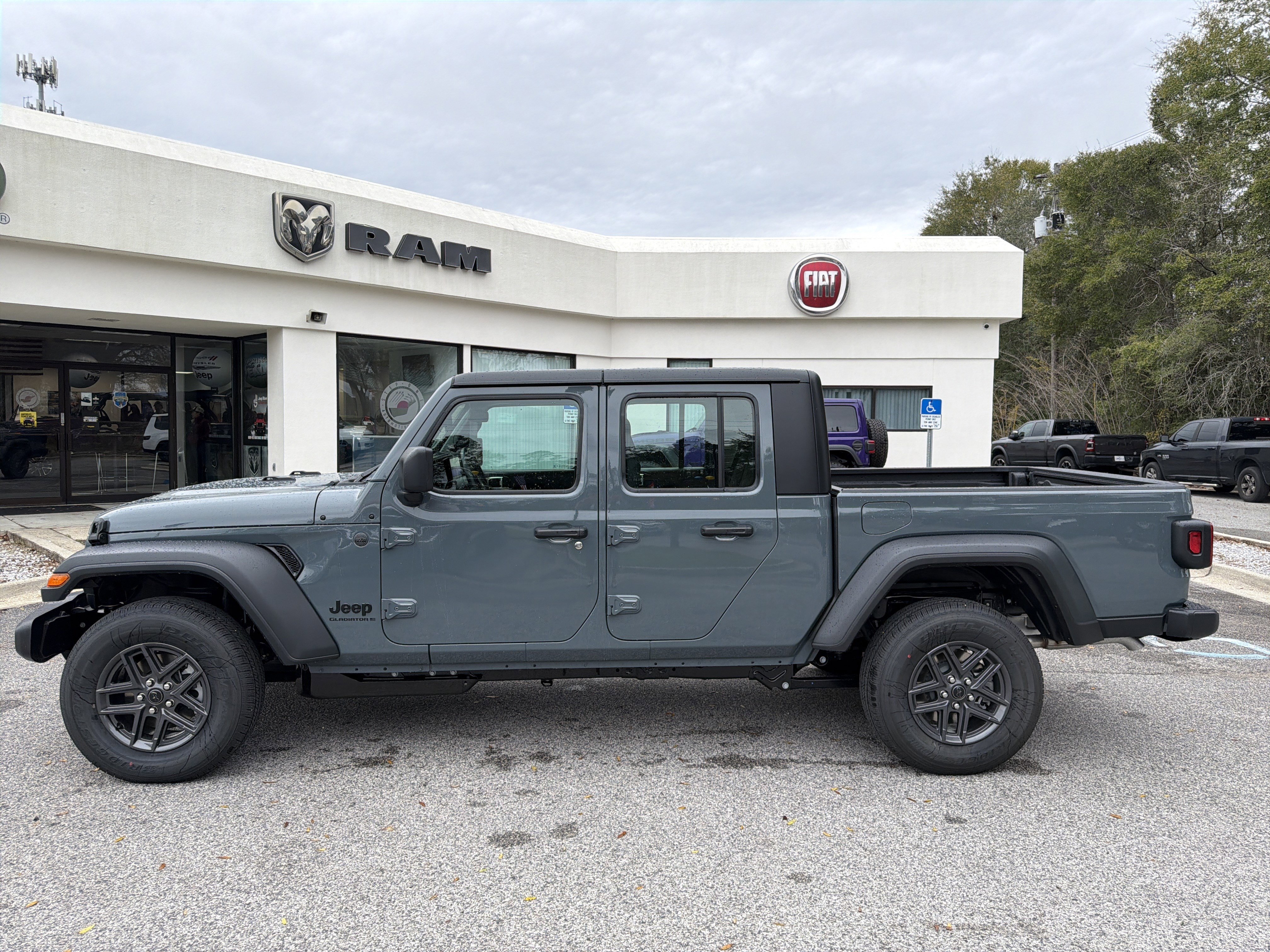 New 2026 Jeep Gladiator Sport image 7