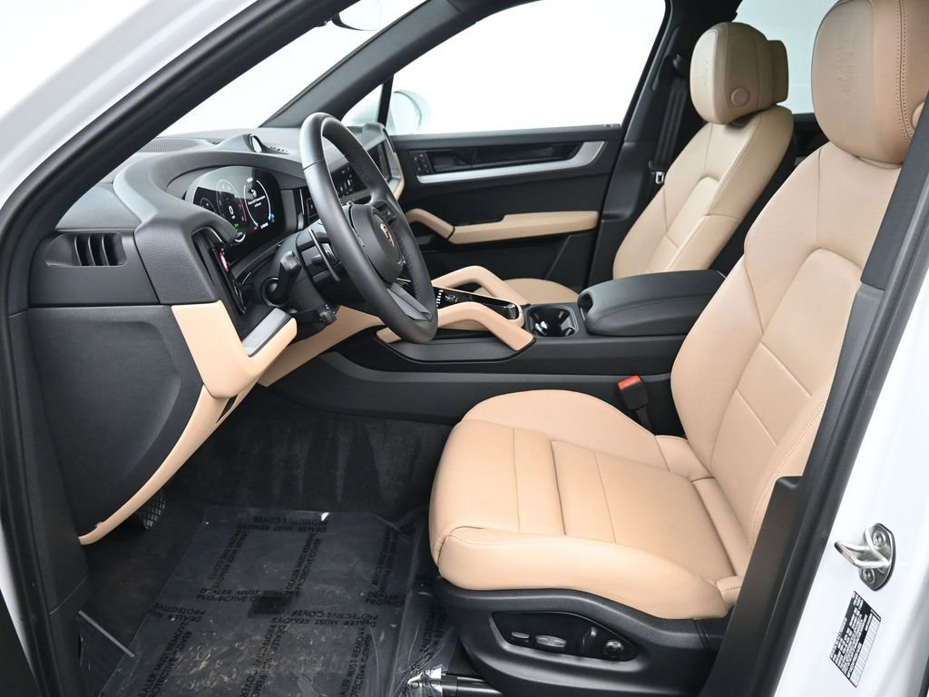 Certified 2025 Porsche Cayenne E-Hybrid w/ Premium Package Plus image 7