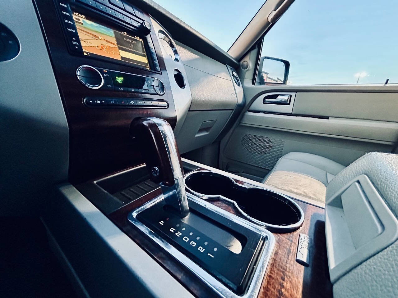 Used 2009 Ford Expedition Limited image 22